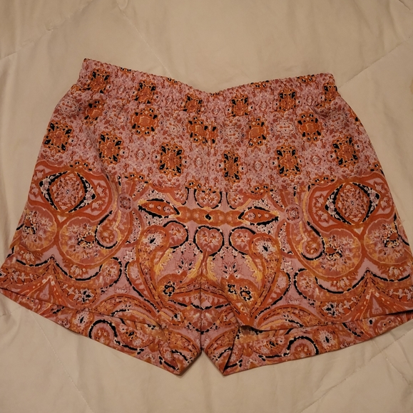 BCBG printed shorts in ambrosia combo - Picture 2 of 5